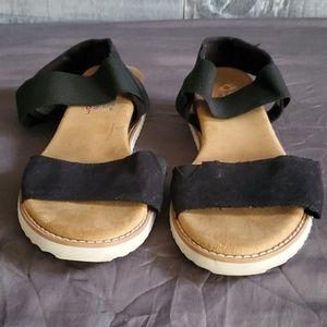 BOBS by speaker memory foam sandle size 8